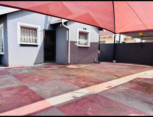 2 BEDROOM PROPERTY TO RENT IN FLEURHOF